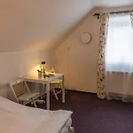 U Kostela
